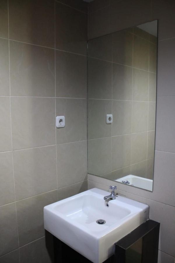 Hotel Grand Karawang Indah מראה חיצוני תמונה