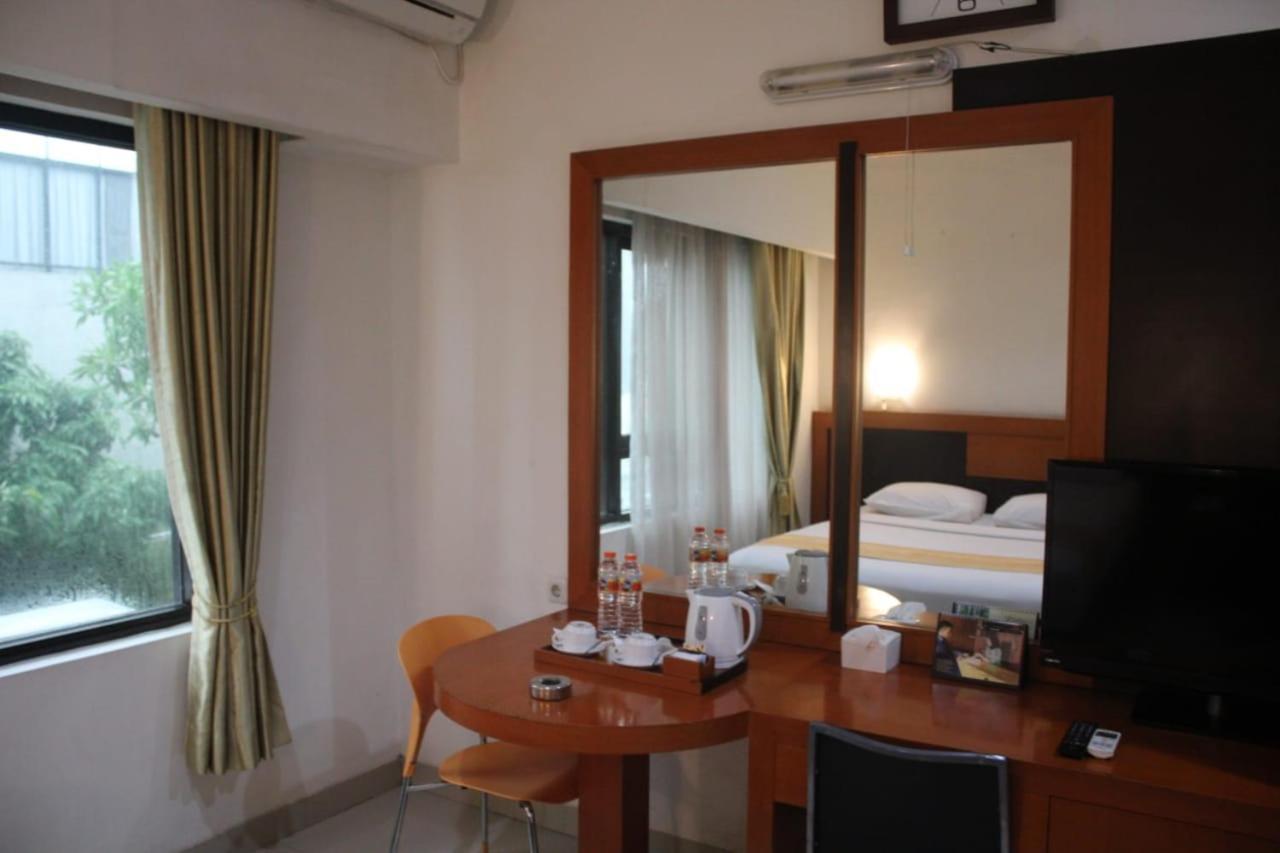 Hotel Grand Karawang Indah מראה חיצוני תמונה