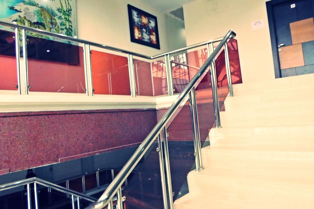 Hotel Grand Karawang Indah מראה חיצוני תמונה
