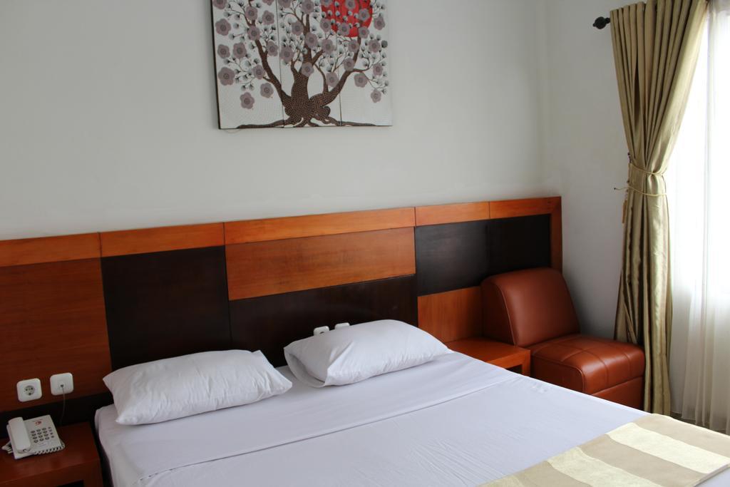 Hotel Grand Karawang Indah מראה חיצוני תמונה