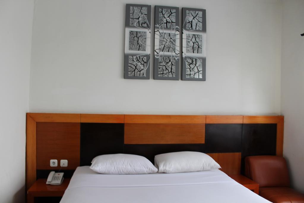 Hotel Grand Karawang Indah מראה חיצוני תמונה