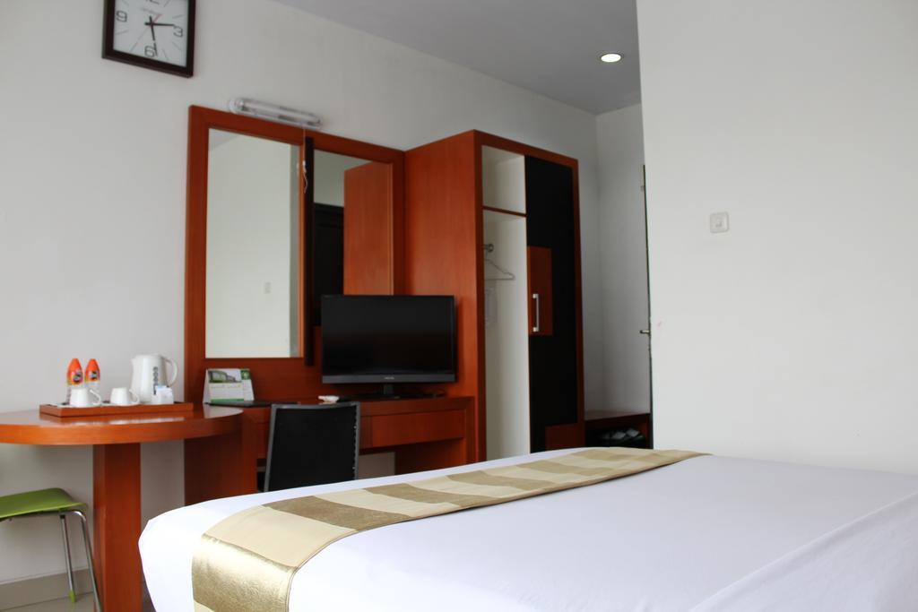 Hotel Grand Karawang Indah מראה חיצוני תמונה