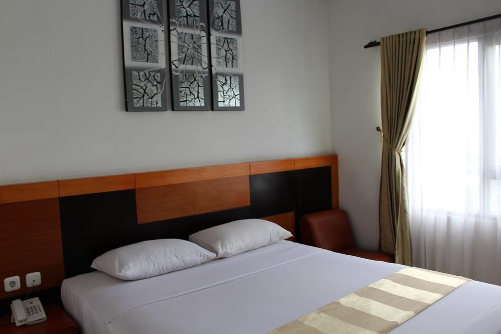 Hotel Grand Karawang Indah מראה חיצוני תמונה