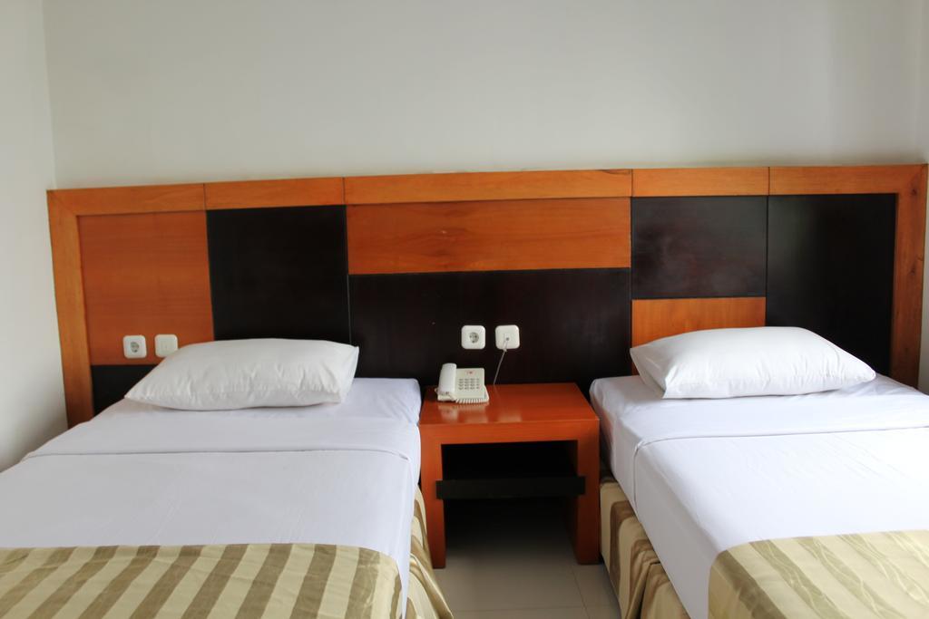 Hotel Grand Karawang Indah מראה חיצוני תמונה