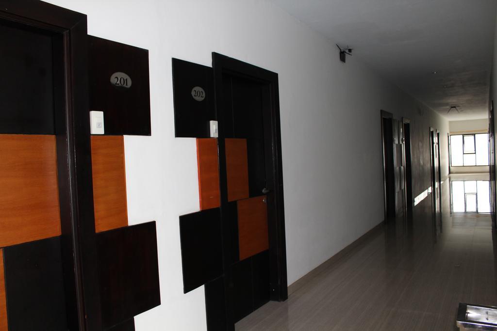 Hotel Grand Karawang Indah מראה חיצוני תמונה