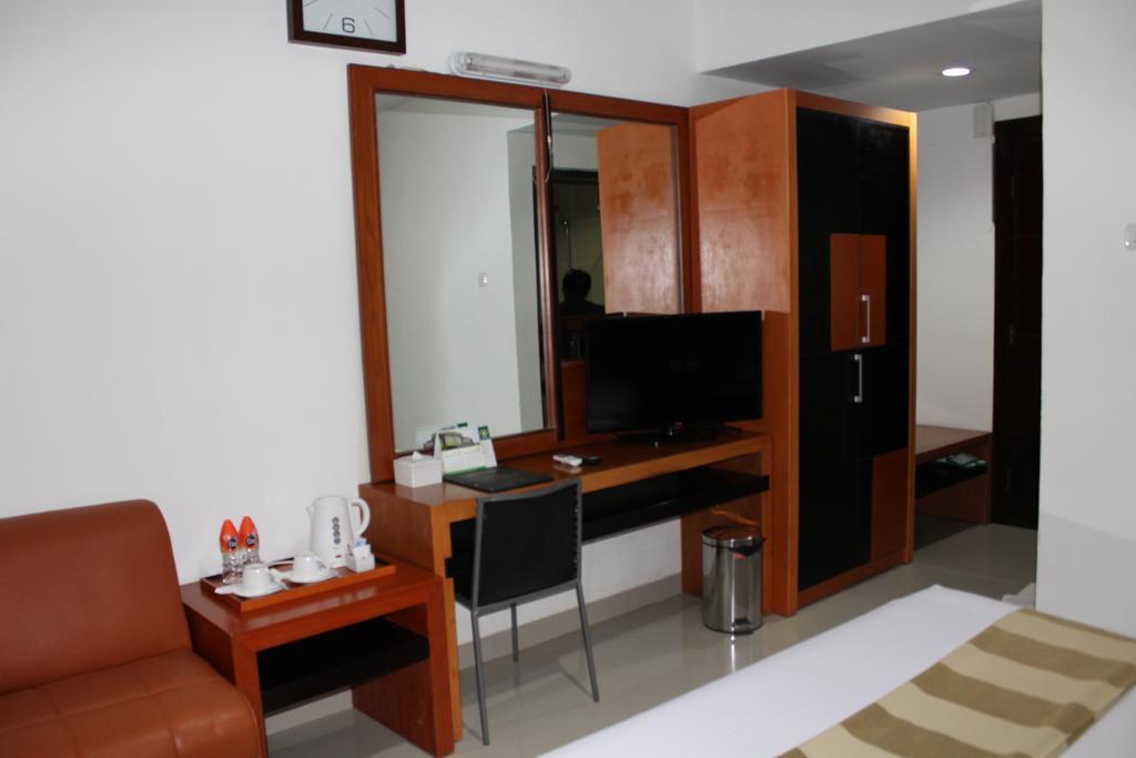 Hotel Grand Karawang Indah מראה חיצוני תמונה