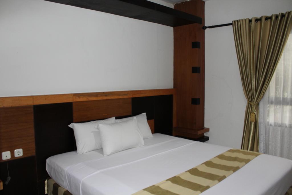 Hotel Grand Karawang Indah מראה חיצוני תמונה
