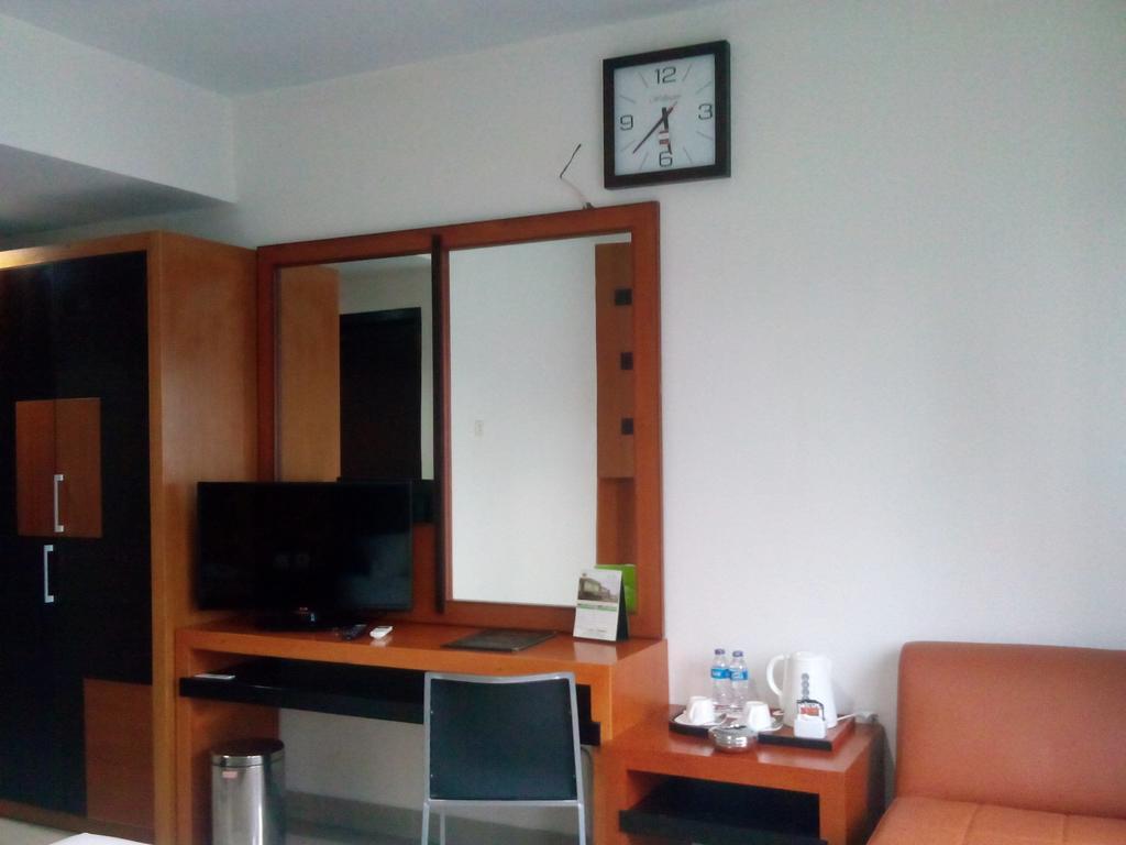 Hotel Grand Karawang Indah חדר תמונה