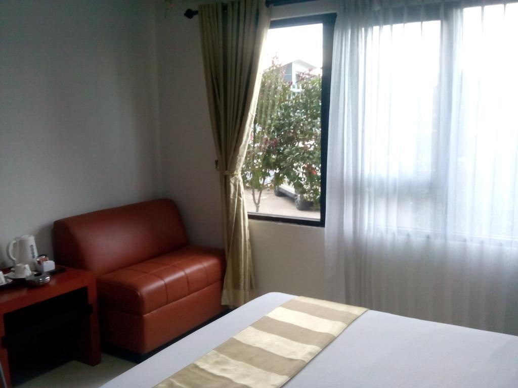 Hotel Grand Karawang Indah חדר תמונה