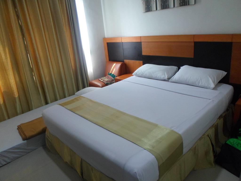 Hotel Grand Karawang Indah חדר תמונה