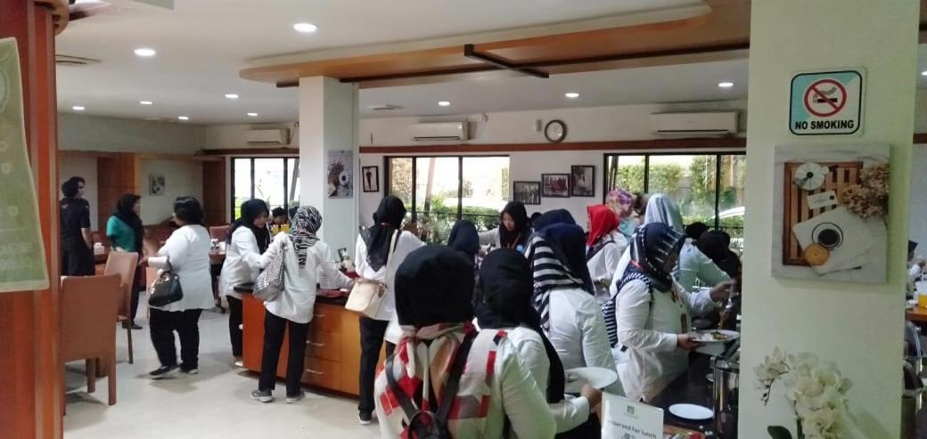 Hotel Grand Karawang Indah מראה חיצוני תמונה