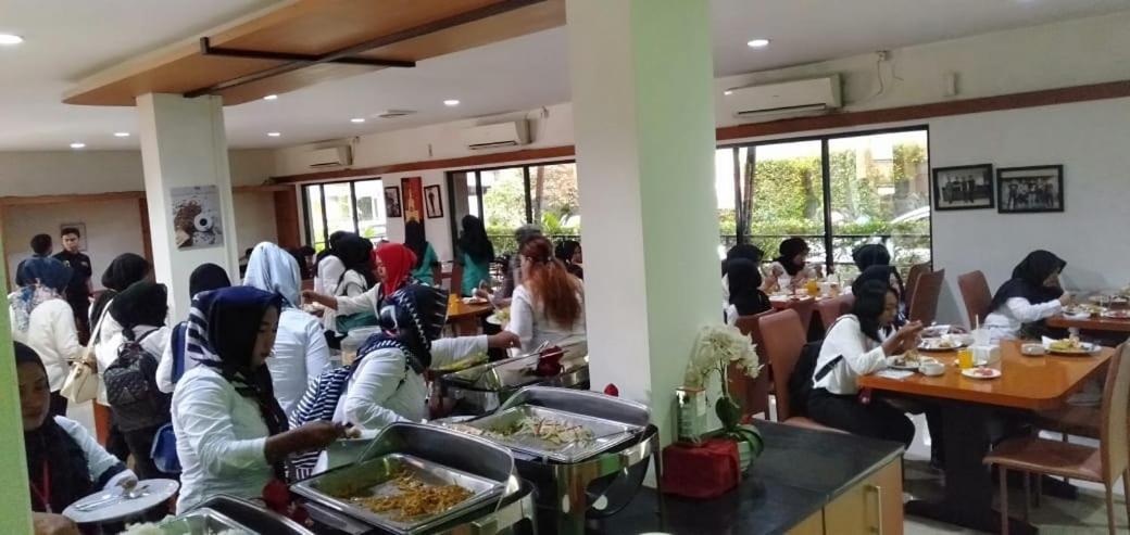 Hotel Grand Karawang Indah מראה חיצוני תמונה