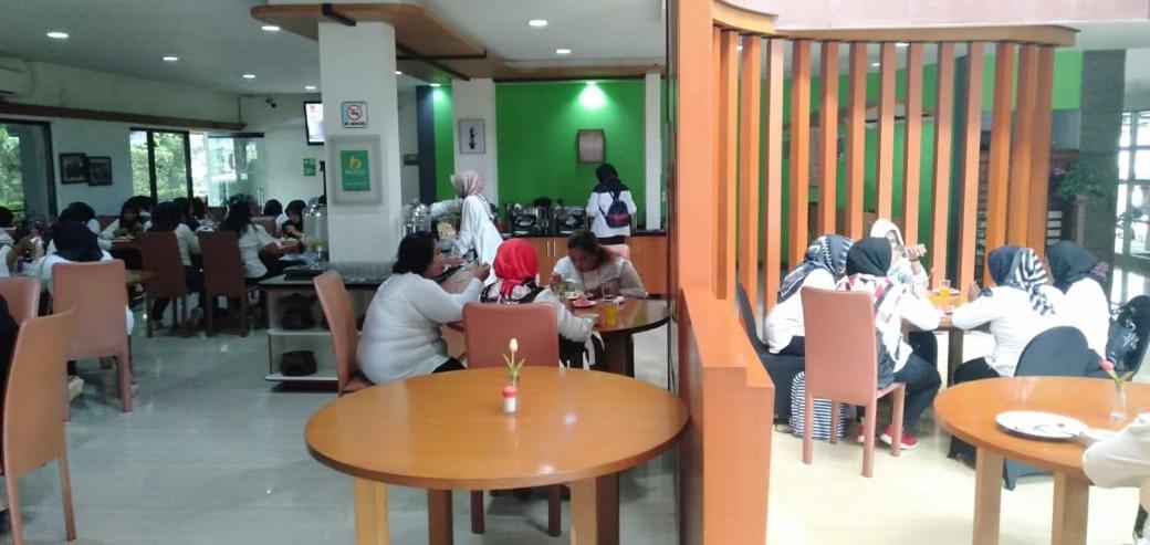 Hotel Grand Karawang Indah מראה חיצוני תמונה