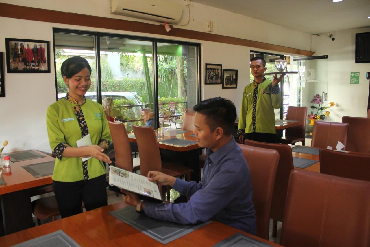 Hotel Grand Karawang Indah מראה חיצוני תמונה